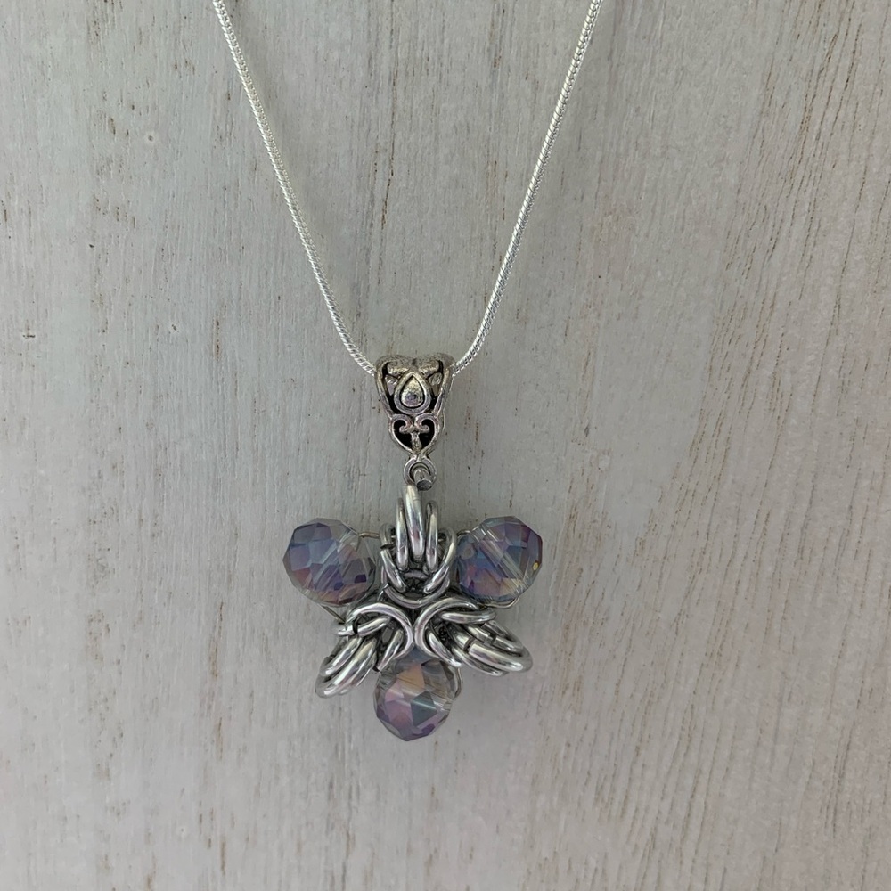 Elf Star chainmaille pendant. Whimsical crystal necklace. - Picture 6 of 11